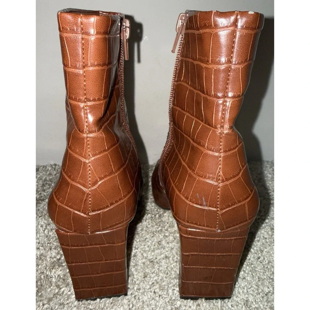 BCBGeneration Size 7.5 Brown Croc Crocodile Embossed Ankle Booties Zipper Close